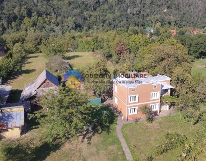 Casă cu 6 camere cu Teren 6329 Mp în Alexandru cel Bun