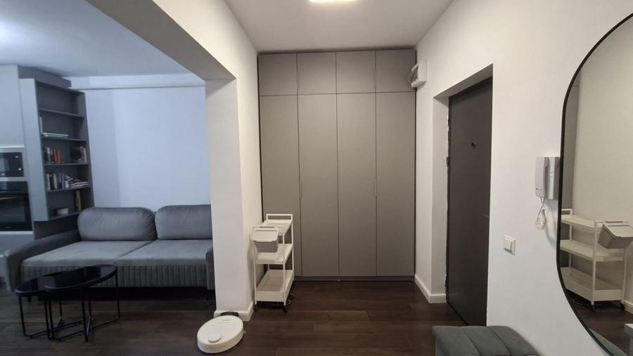 Apartament cu 2 camere circular, mobilat în Est