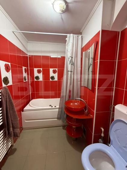 Apartament cu 3 camere decomandat, mobilat în Central