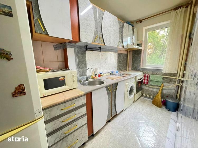 Apartament cu 3 camere în Podu Roș