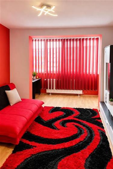 Apartament cu 3 camere decomandat în Florilor