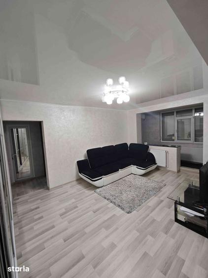 Apartament cu 3 camere semidecomandat în Micro 17