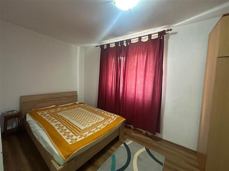 Apartament cu 2 camere nedecomandat în Podul de Piatră