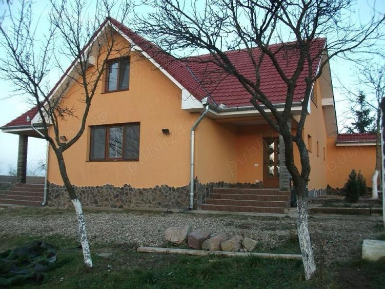 Casă cu 5 camere în Leș