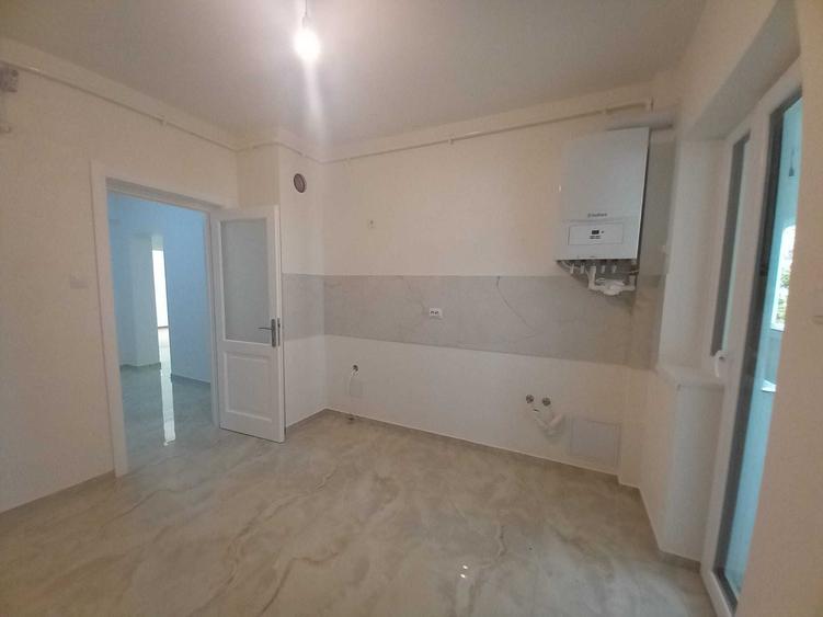 Apartament cu 4 camere decomandat în Exterior Vest