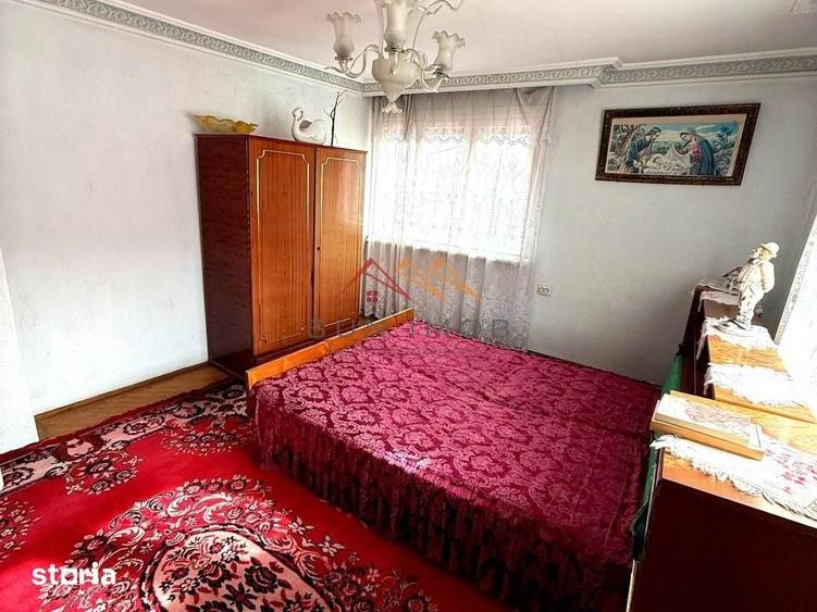 Casă cu 7 camere cu Teren 604 Mp în Poiana