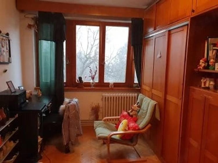 Apartament cu 3 camere decomandat în Aleea Carpați