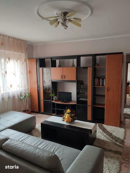 Apartament cu 3 camere în Micro 16