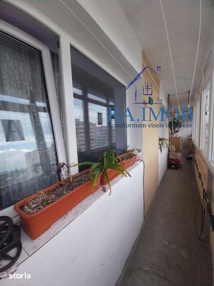 Apartament cu 3 camere decomandat în Republicii