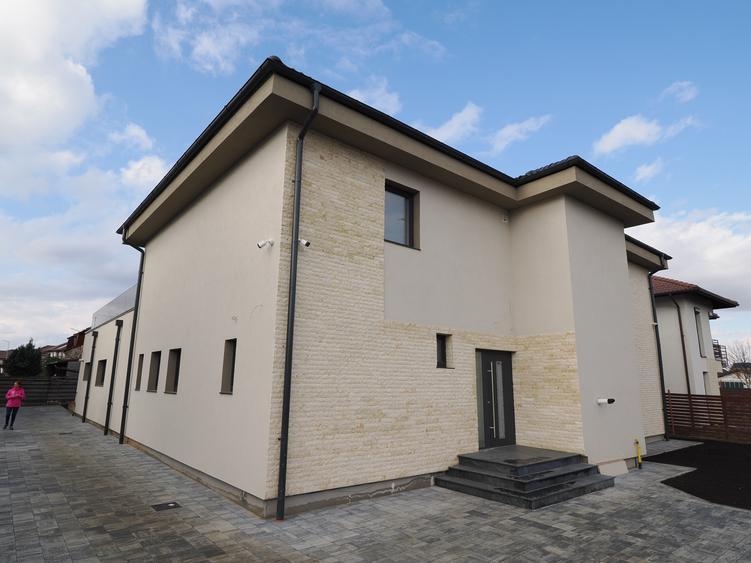 Casă individuală cu 6 camere cu Canalizare în Ghimbav