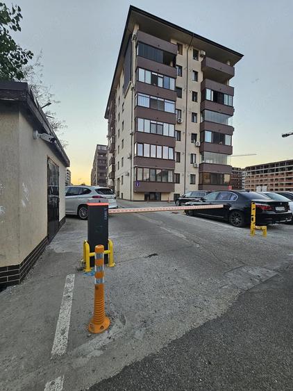 Apartament cu 3 camere decomandat în Roșu
