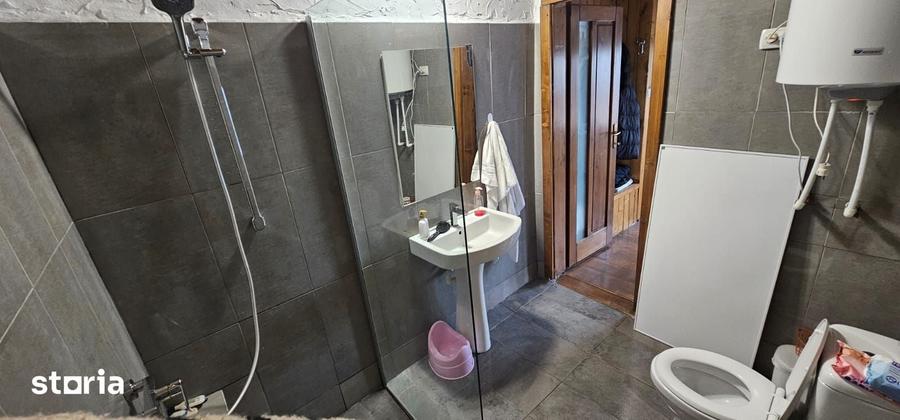 Casă cu 7 camere semidecomandat cu Teren 3900 Mp în Șuncuiuș