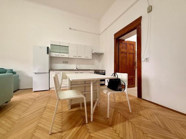 Apartament cu 4 camere decomandat, mobilat în Ultracentral