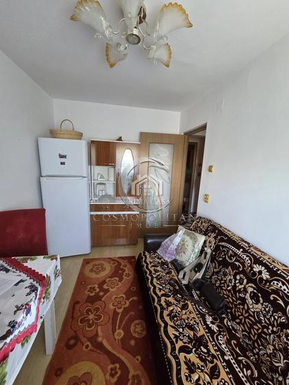 Apartament cu 3 camere decomandat în Micro 14