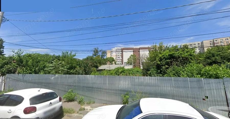 Teren de 800 mp, în Titan