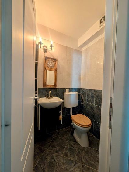 Apartament cu 3 camere semidecomandat în Tineretului