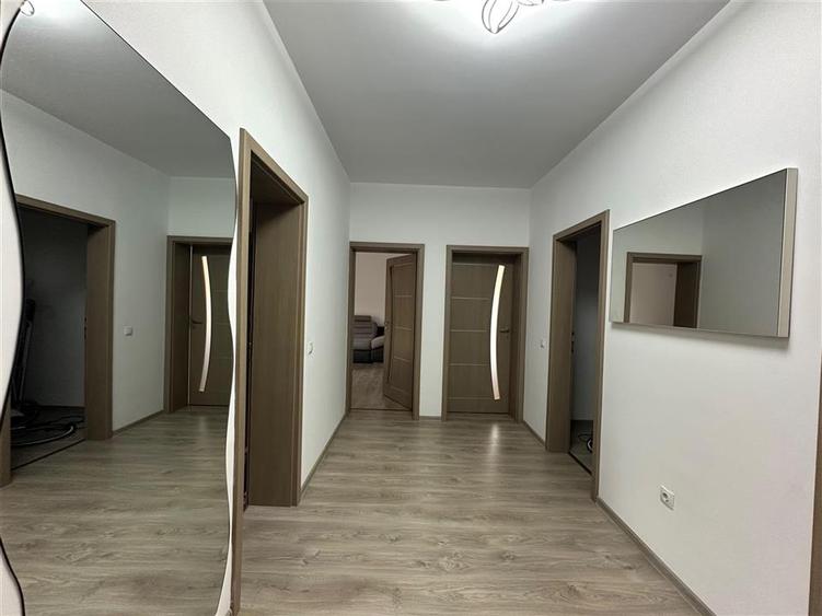 Apartament cu 3 camere decomandat în Valea Lupului