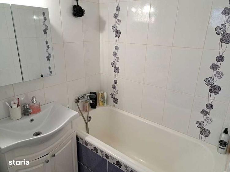 Apartament cu 2 camere decomandat în Cornișa