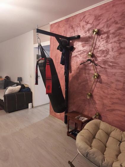Apartament cu 3 camere semidecomandat în Valea Adâncă