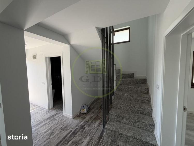 Casă cu 5 camere cu Teren 246 Mp în Malu Mare