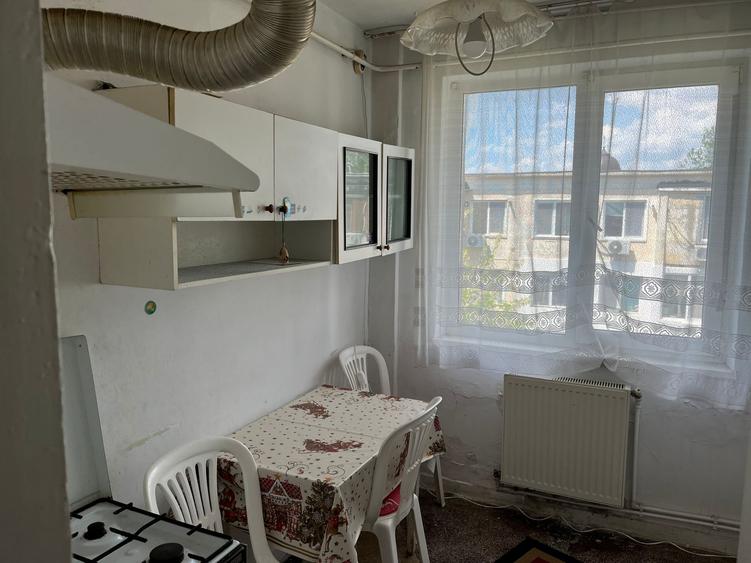 Apartament cu 2 camere semidecomandat în Calea Galați