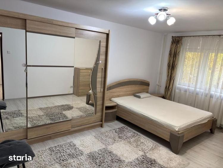 Apartament cu 3 camere decomandat în Rovine