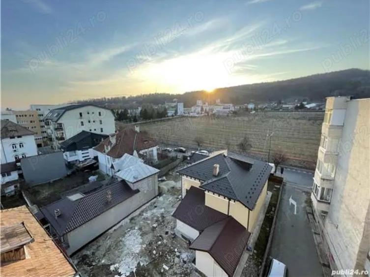 Apartament cu 3 camere în Traian