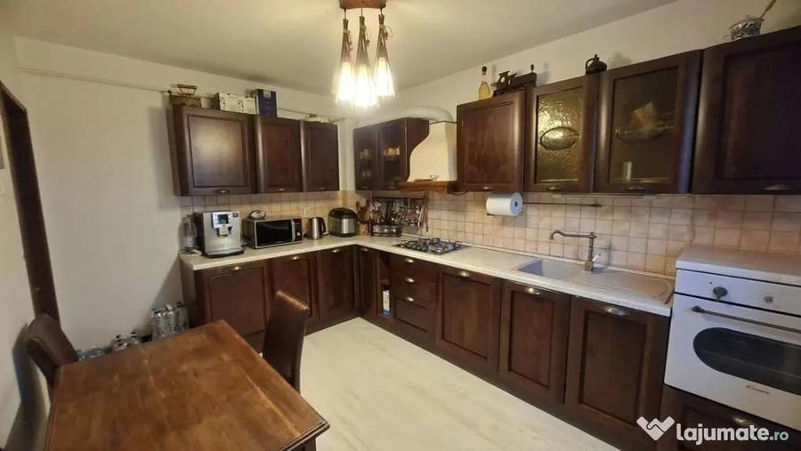 Casă cu 4 camere cu Teren 271 Mp în Central