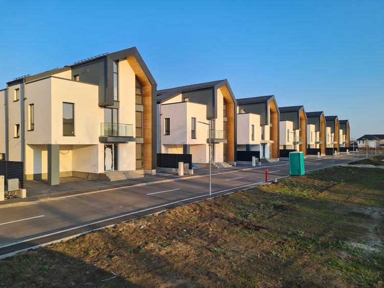 Casă individuală cu 5 camere cu Canalizare în Odăi