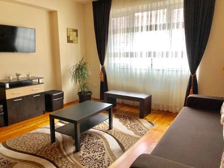 Apartament cu 3 camere decomandat, mobilat în Centrul Istoric