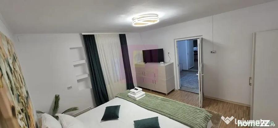 Casă cu 4 camere cu Teren 722 Mp în Podul Vadului