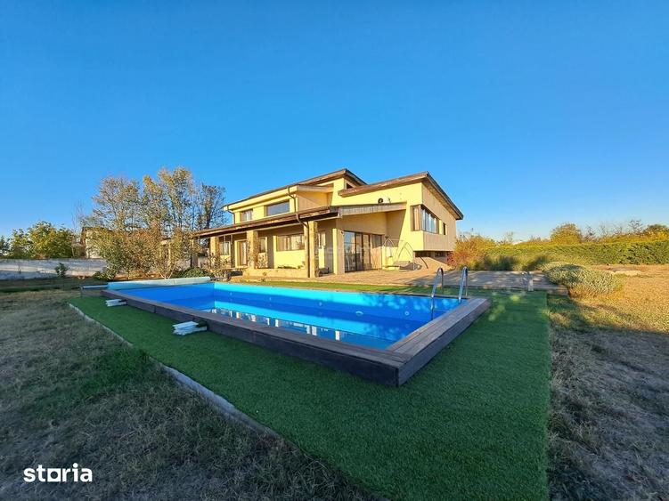 Casă cu 8 camere cu Teren 2500 Mp în Crevedia
