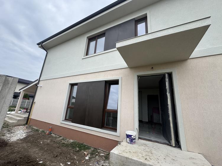Duplex cu 5 camere cu Canalizare în Chișoda