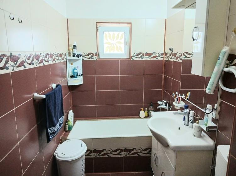 Apartament cu 2 camere decomandat, mobilat în Casa de Cultură