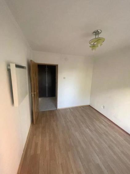 Apartament cu 3 camere semidecomandat în Găvana