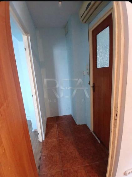 Apartament cu 3 camere semidecomandat, mobilat în Berceni
