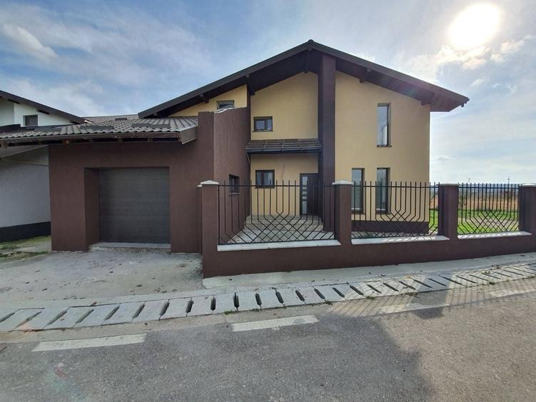Casă cu 4 camere în Mărăcineni