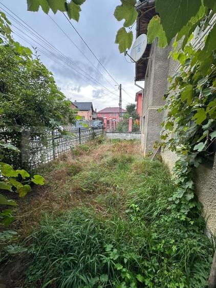 Casă individuală cu 7 camere cu Teren 660 Mp în Nepos