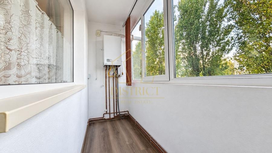 Apartament cu 3 camere semidecomandat, mobilat în Dacia