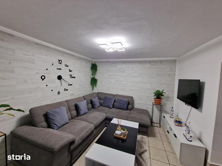 Casă cu 6 camere cu Teren 766 Mp în Oncea