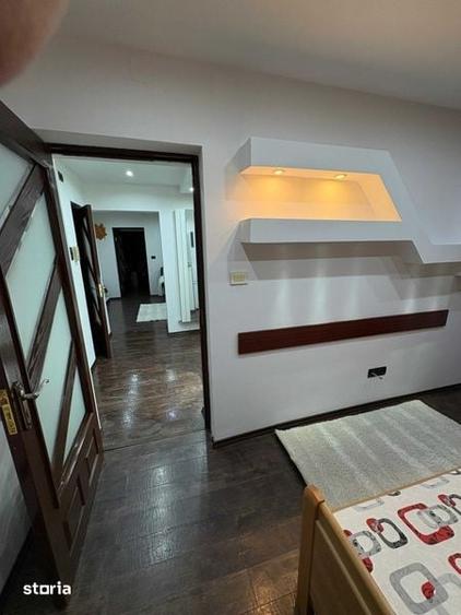 Apartament cu 3 camere semidecomandat în Tolstoi