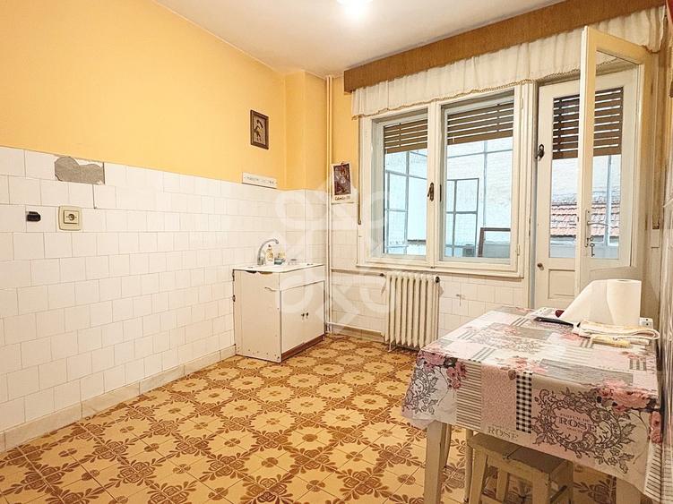 Apartament cu 3 camere decomandat în Central