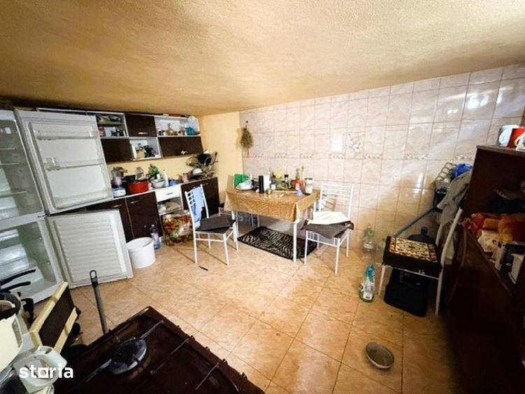 Casă cu 3 camere cu Teren 2296 Mp în Osica de Sus
