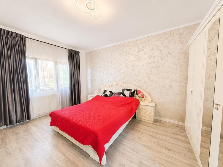 Casă cu 6 camere decomandat cu Canalizare în Valu lui Traian