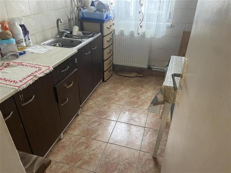 Apartament cu 3 camere nedecomandat în Gară
