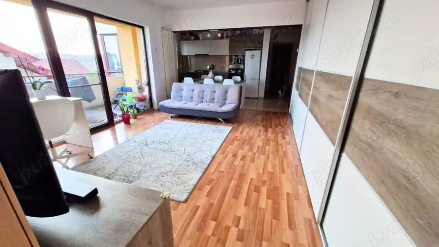 Apartament cu 3 camere semidecomandat în Central