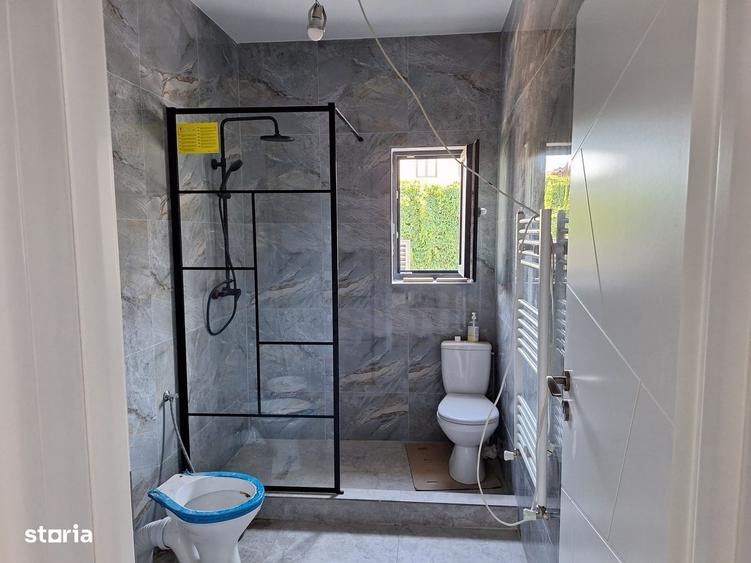 Casă cu 4 camere în Palazu Mare