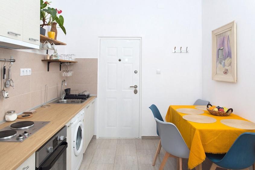Apartament cu 2 camere semidecomandat în Eminescu
