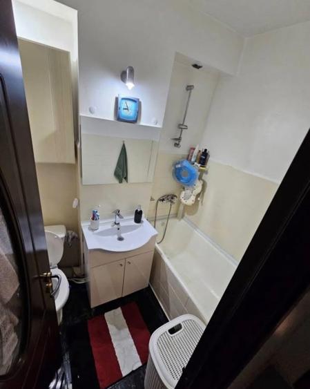 Apartament cu 3 camere decomandat, mobilat în Mircea cel Bătrân