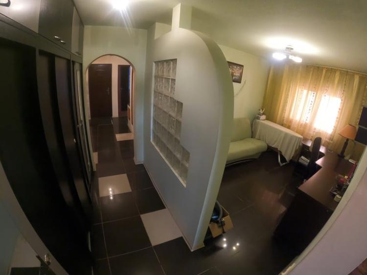 Apartament cu 3 camere decomandat în Central